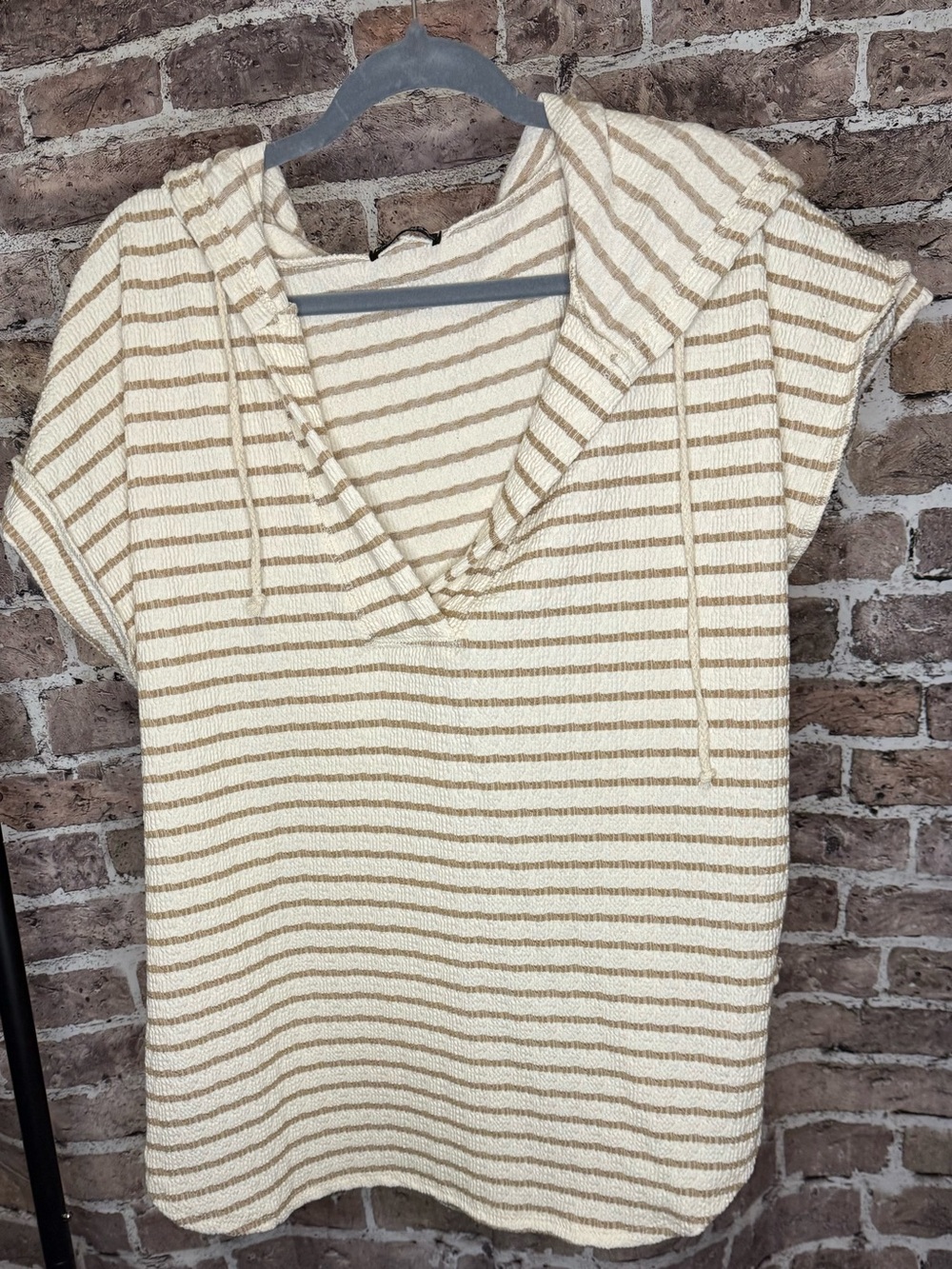 HEIMISH USA Cream & Tan Striped Hooded Short-Sleeve Top